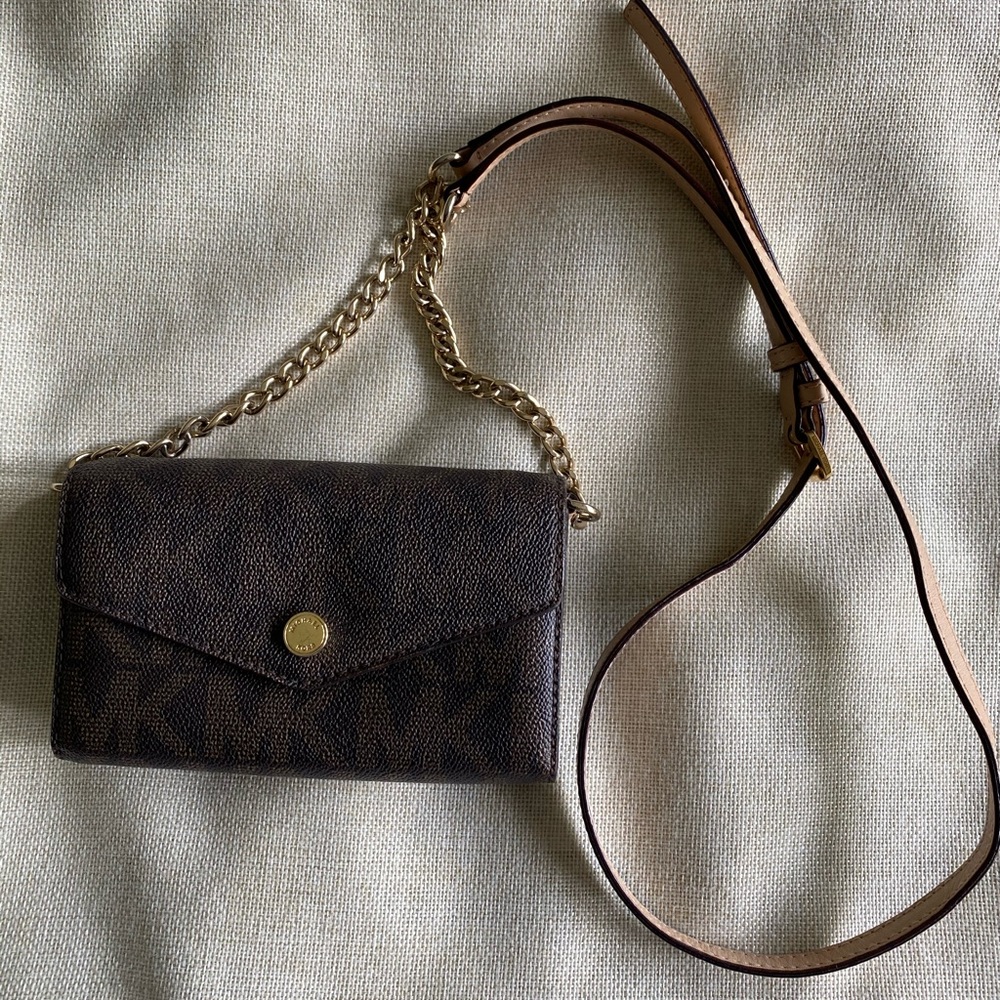 Michael Kors Crossbody convertible wallet